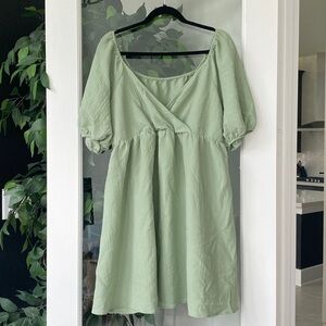 Paisley green v-beck short scrunch sleeve dress